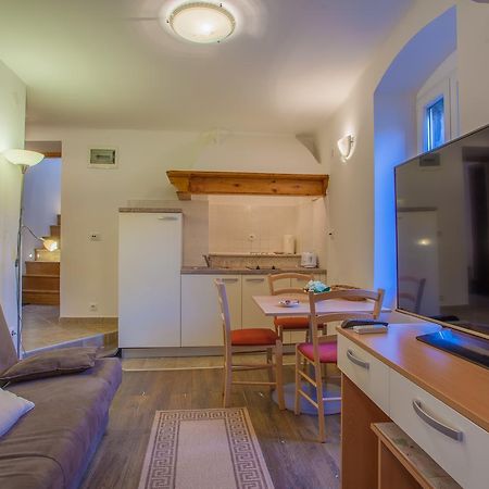 Apartments Calma Црес Екстер'єр фото